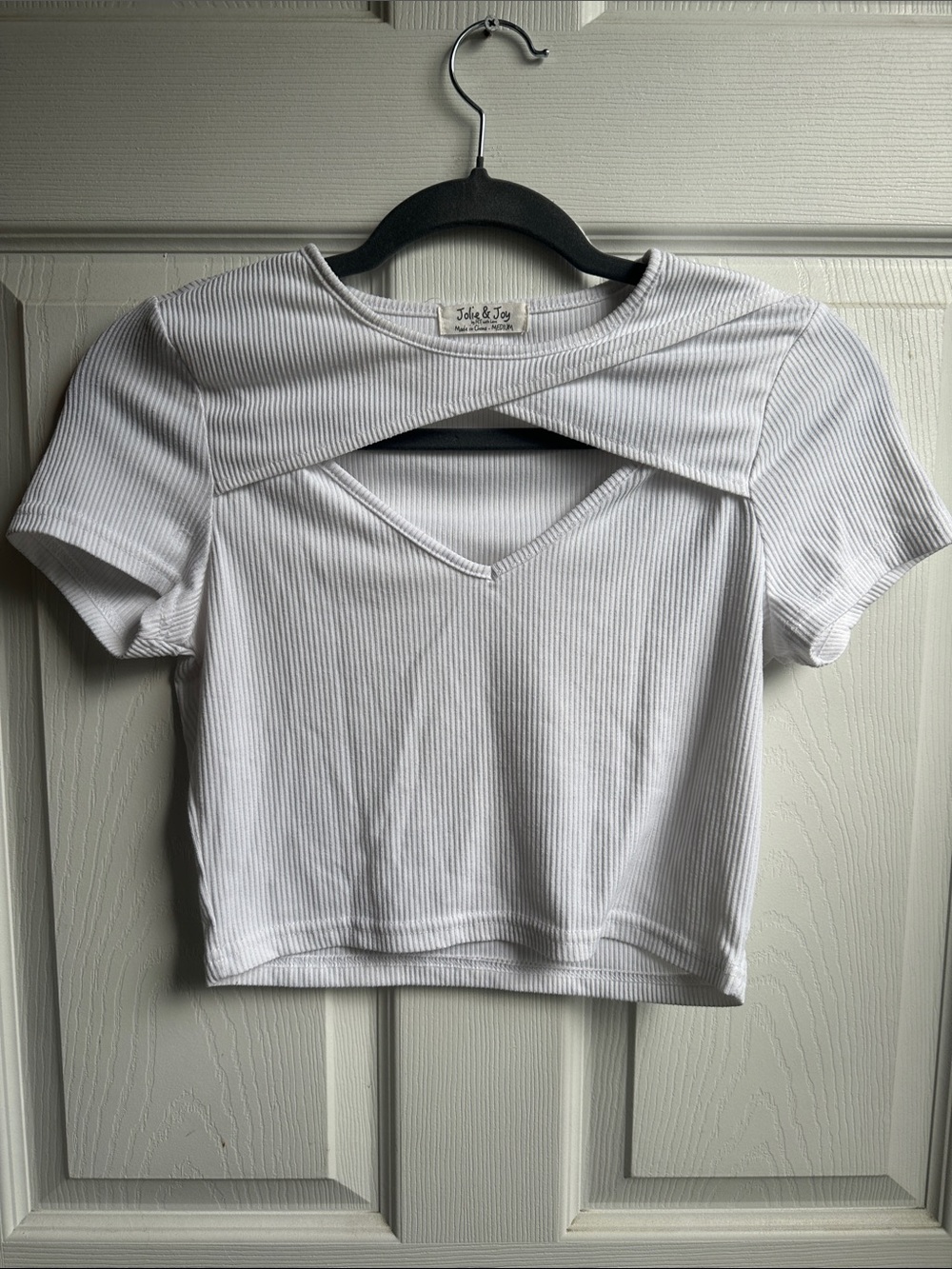 Jolie & Joy White Ribbed Cutout Crop Tee